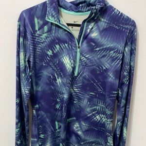 Woman’s Nike dri-fit longs leave